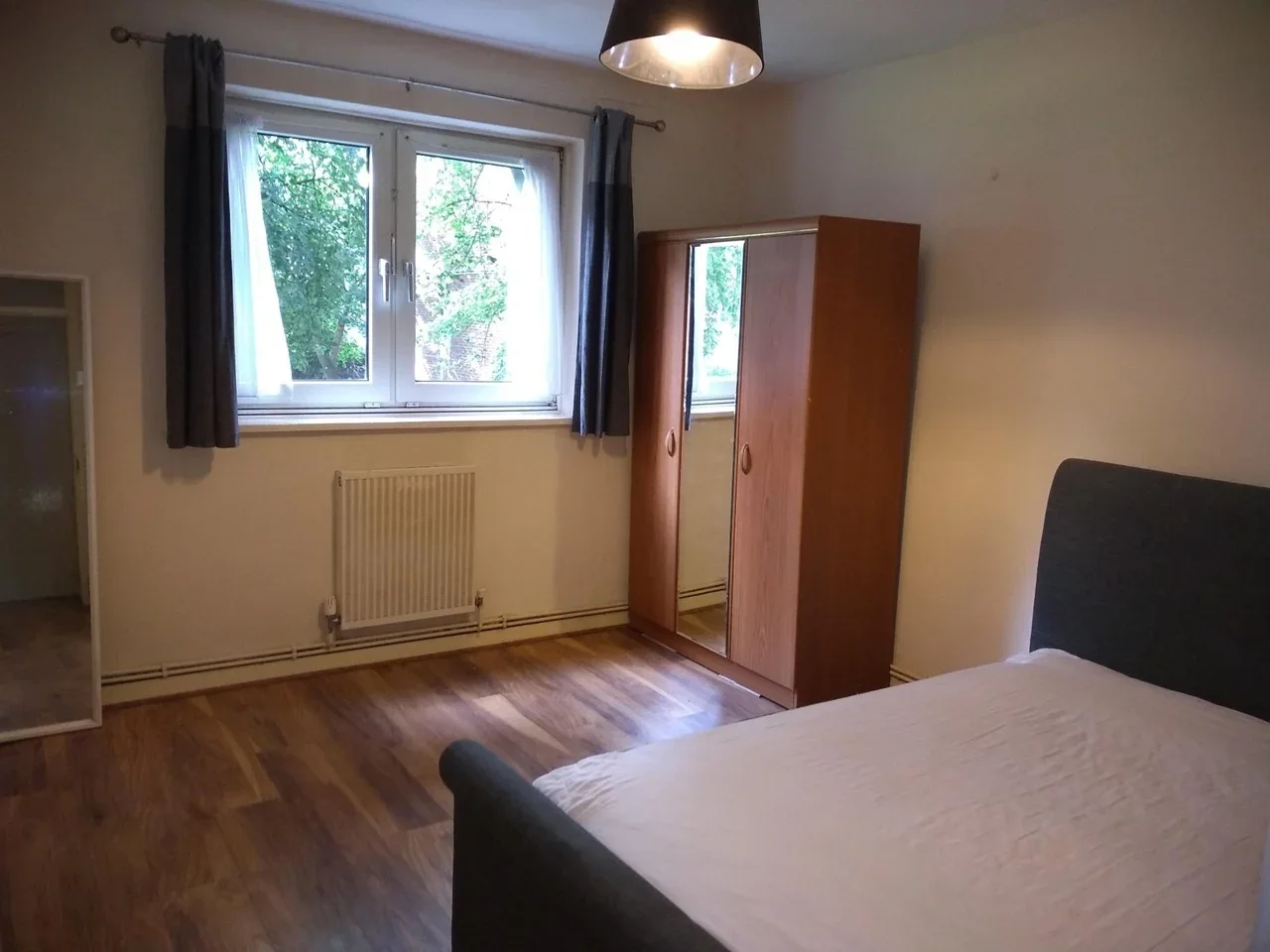 Flat Deeley Road in Greater London