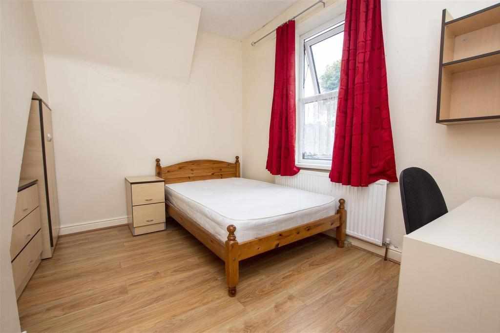 Flat Tiverton Road in Birmingham