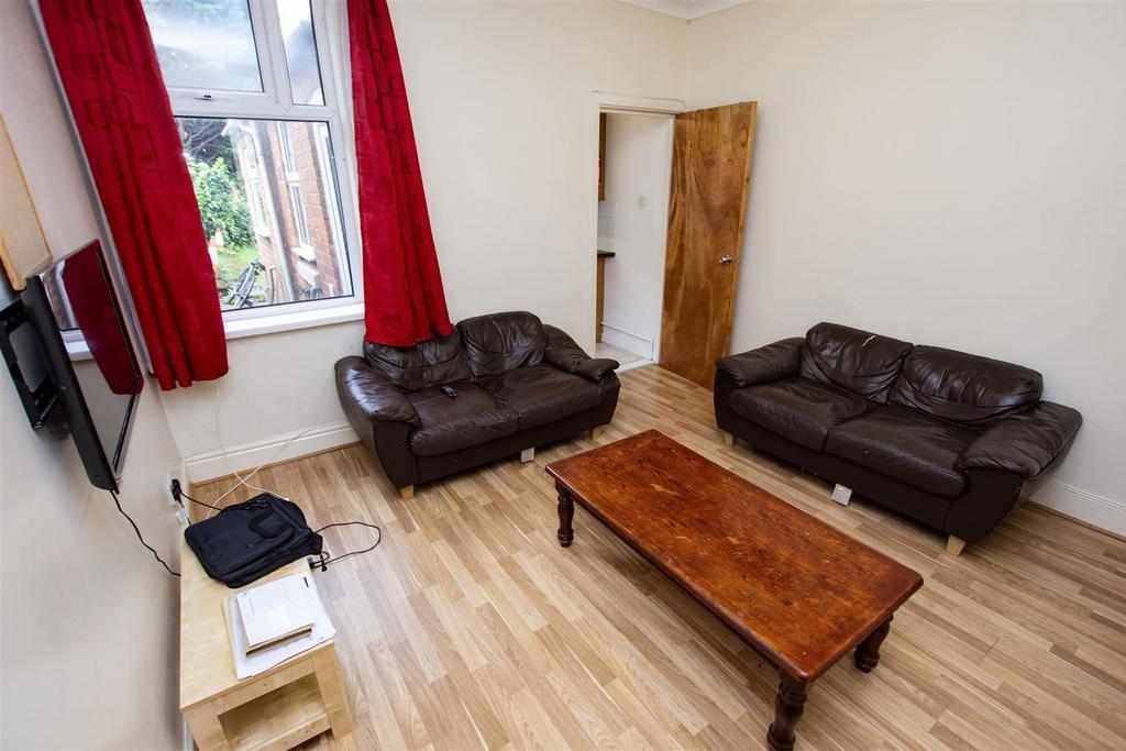 Flat Tiverton Road in Birmingham