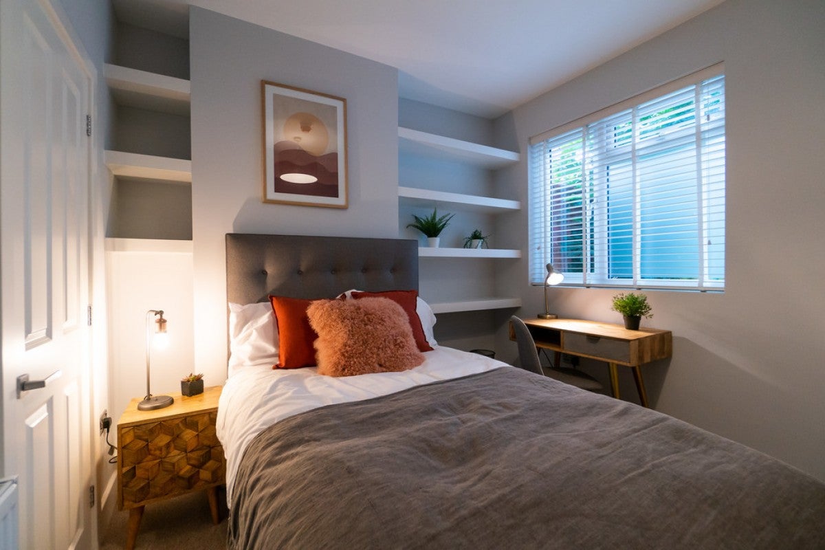 Room Hemdean Road in Reading