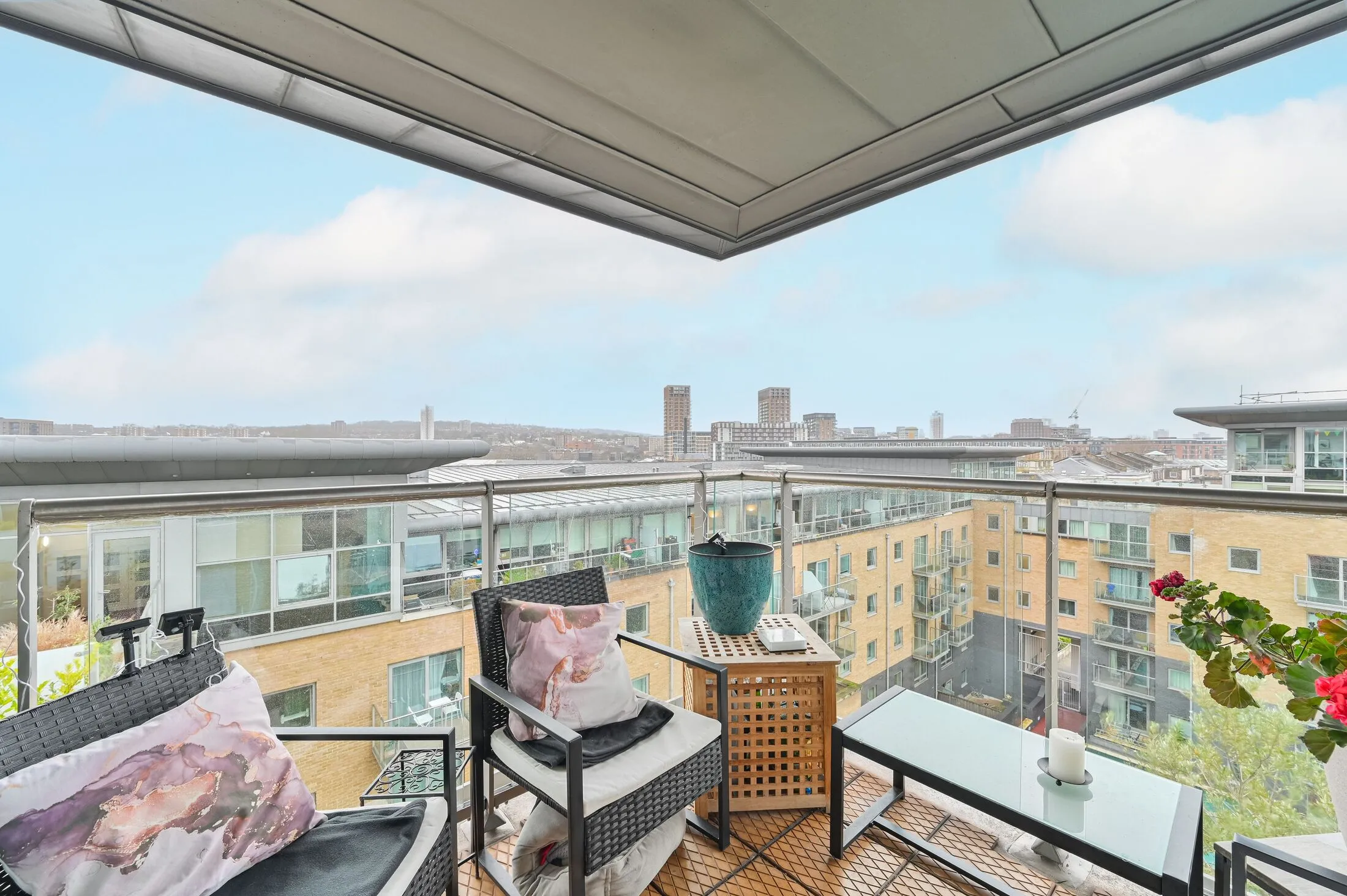Flat Argyll Road in Greater London