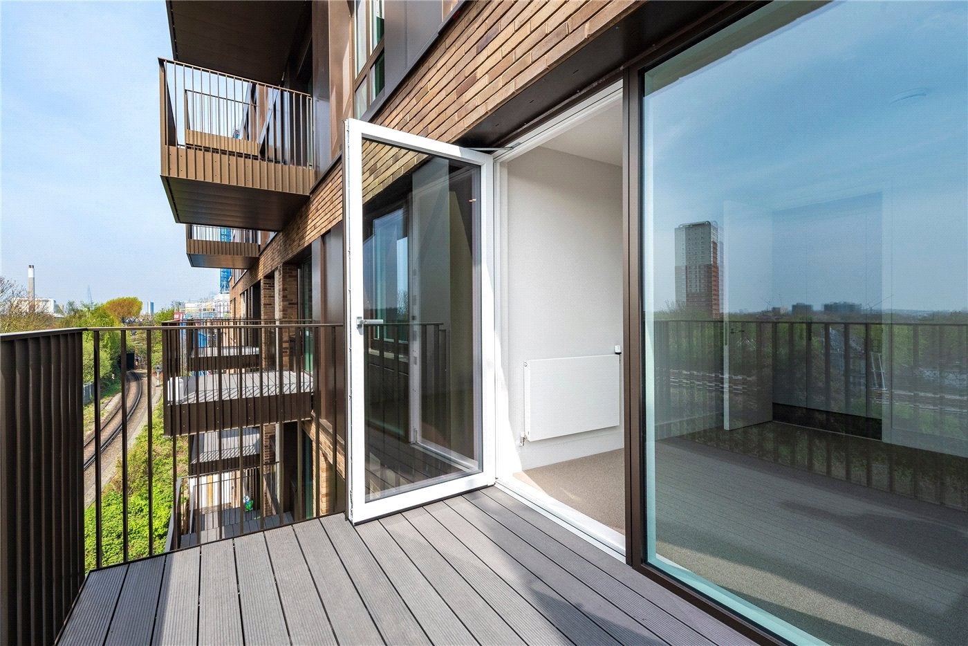 Flat Moulding Lane in Greater London