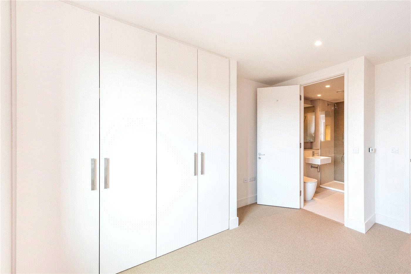 Flat Moulding Lane in Greater London