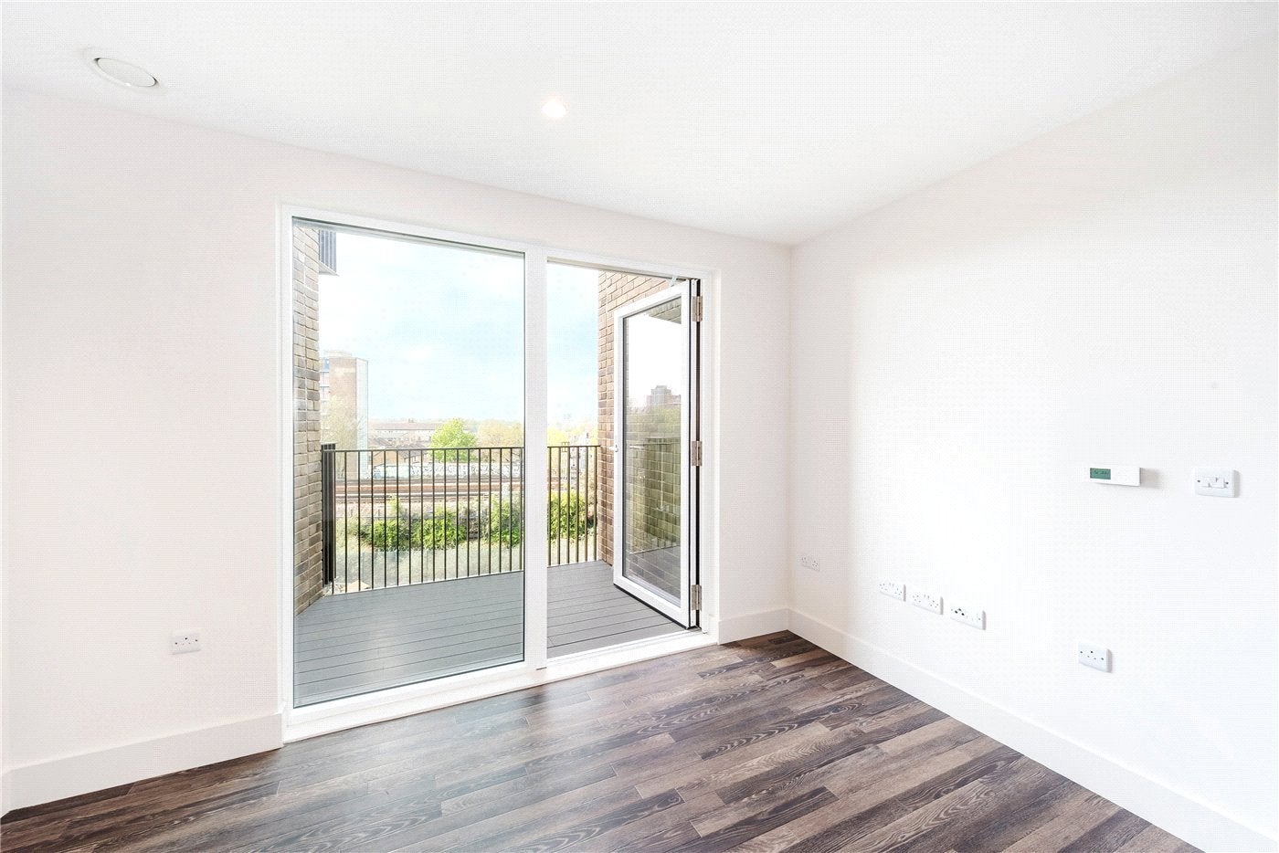 Flat Moulding Lane in Greater London