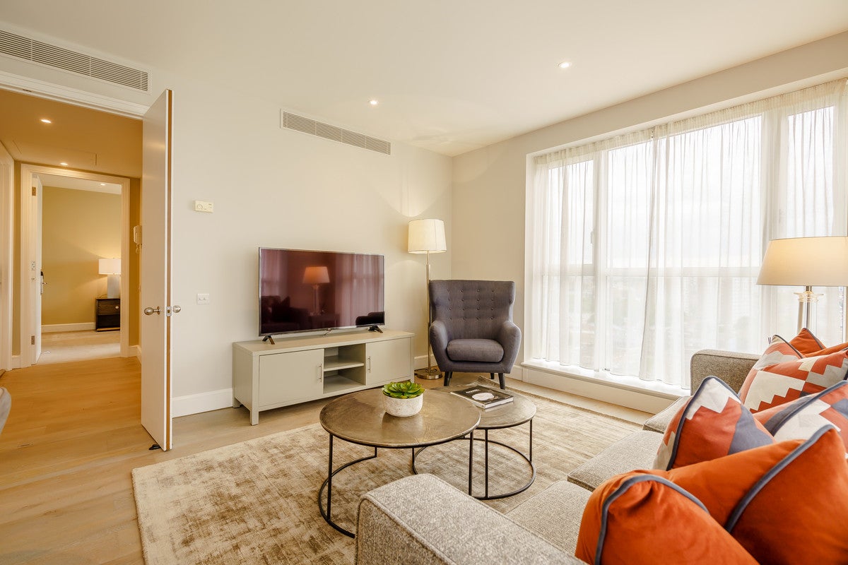 Flat Westferry Circus in Greater London