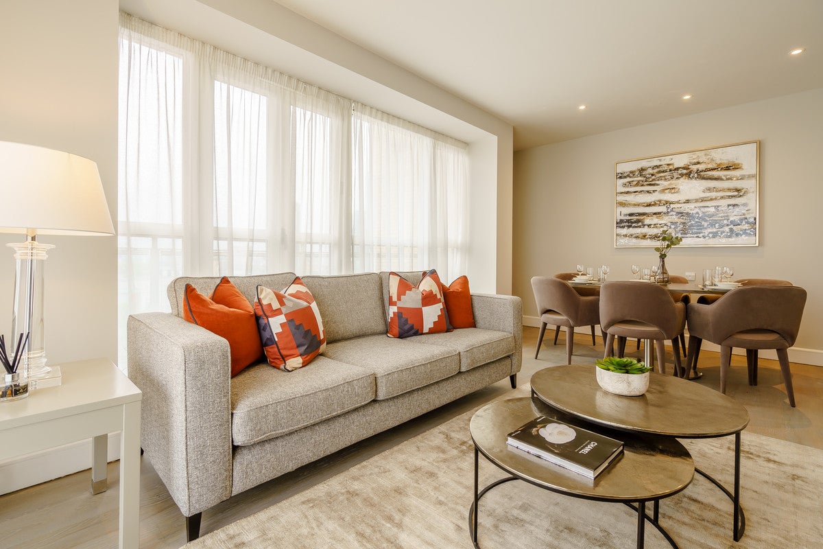 Flat Westferry Circus in Greater London