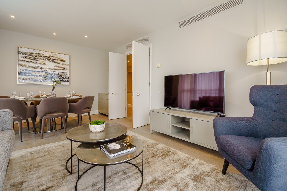 Flat Westferry Circus in Greater London