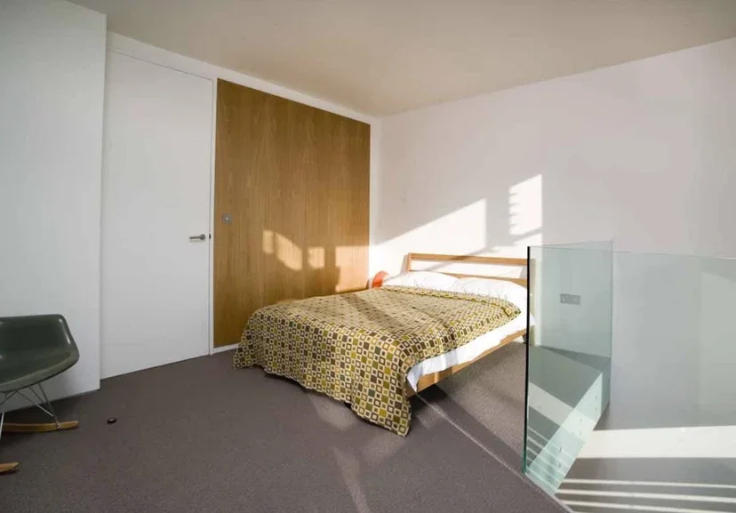 Flat Dog Kennel Hill in Greater London
