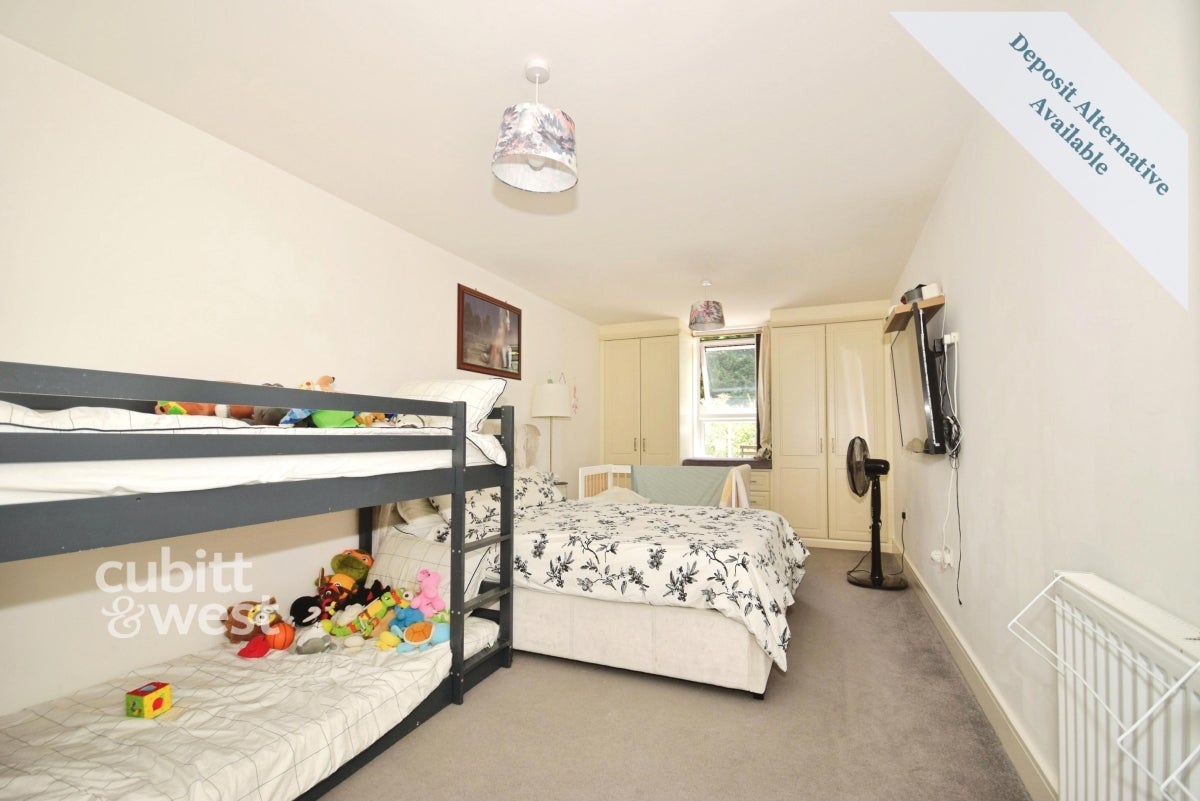 Flat Gales Place in Crawley