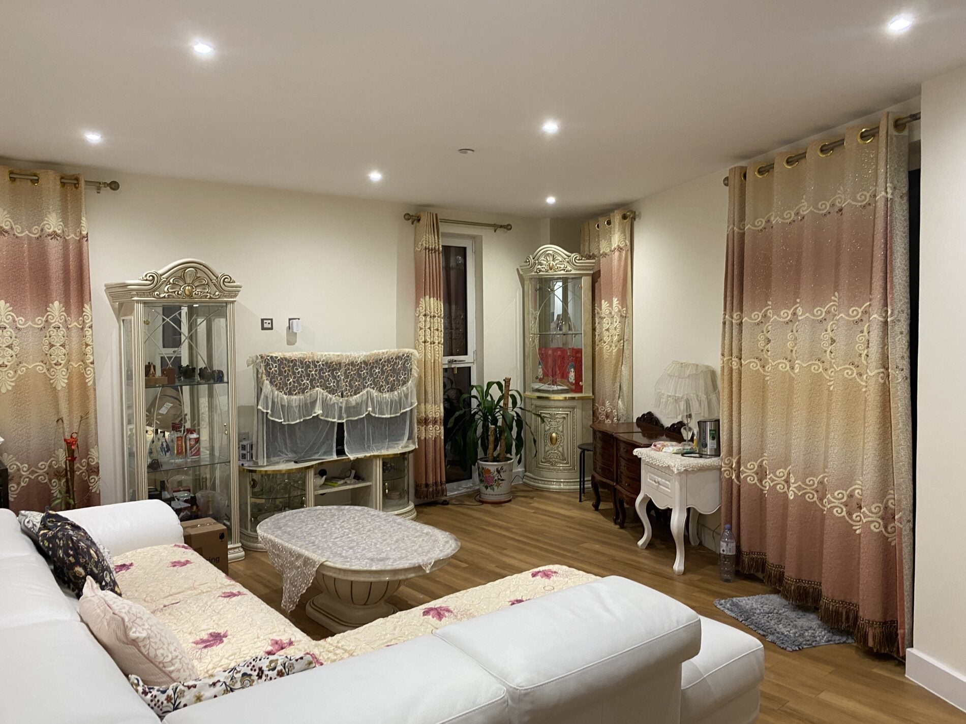 Flat Hatton Road in Greater London
