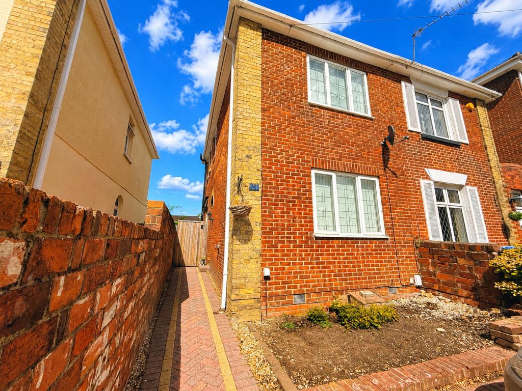 House Millbrook Road East in Southampton