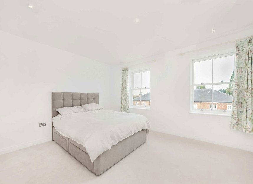 House Barrons Chase in Greater London