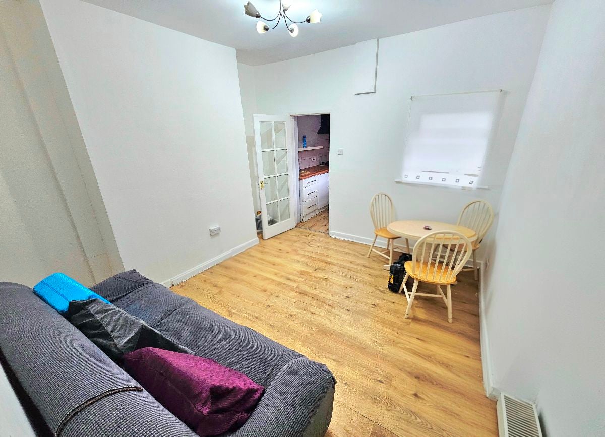 Room Roxburgh Street in Manchester