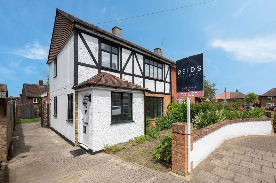 House Wisley Road in Greater London