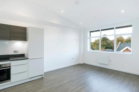 Flat Knoll Road in Surrey Heath