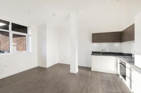 Flat Knoll Road in Surrey Heath