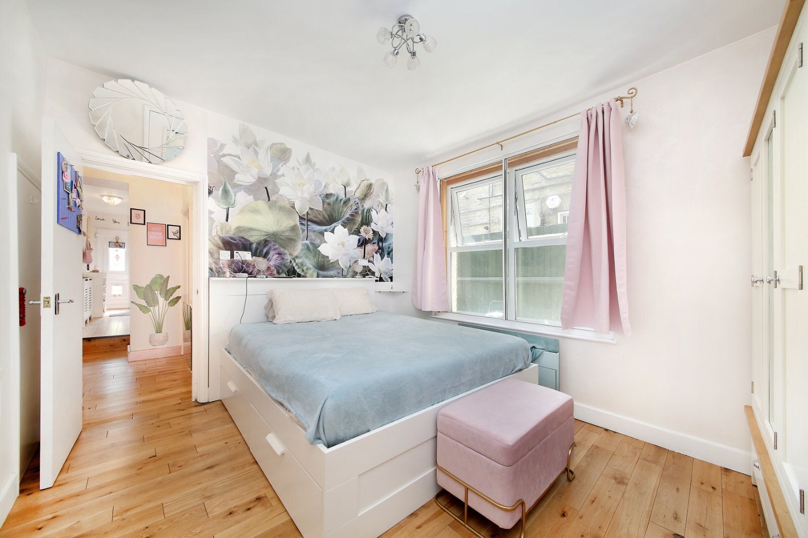 Flat Upper Richmond Road West in Greater London