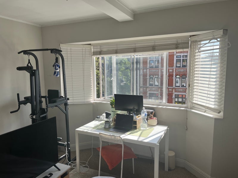 Room 1st Avenue in Greater London