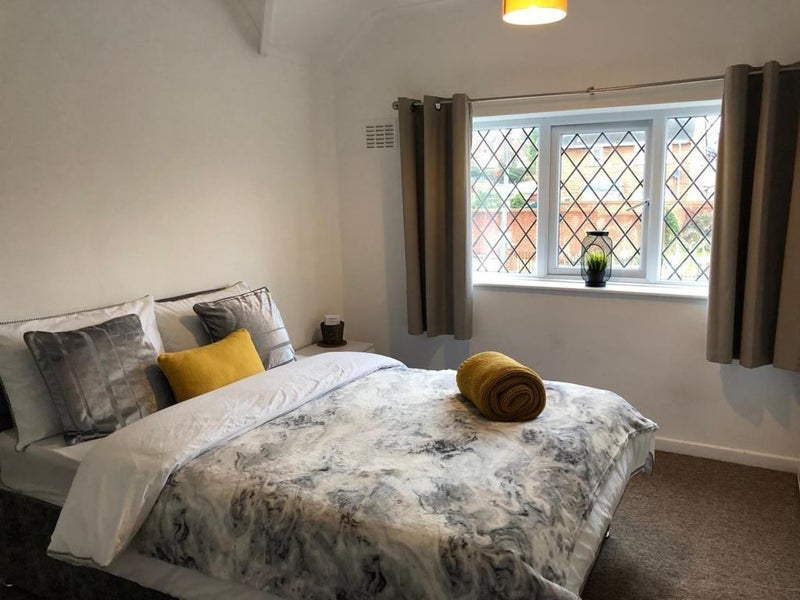 Room Hayes Grove in Birmingham
