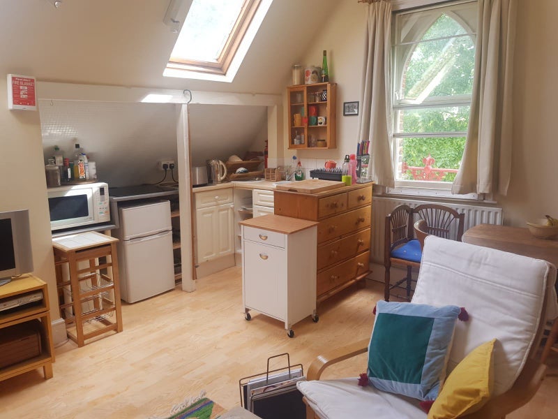Room Barry Road in Greater London