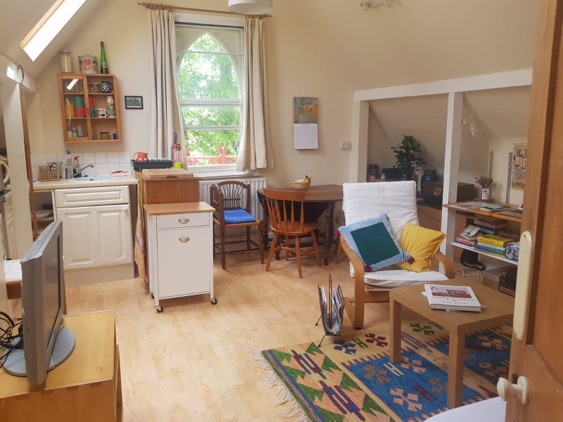 Room Barry Road in Greater London