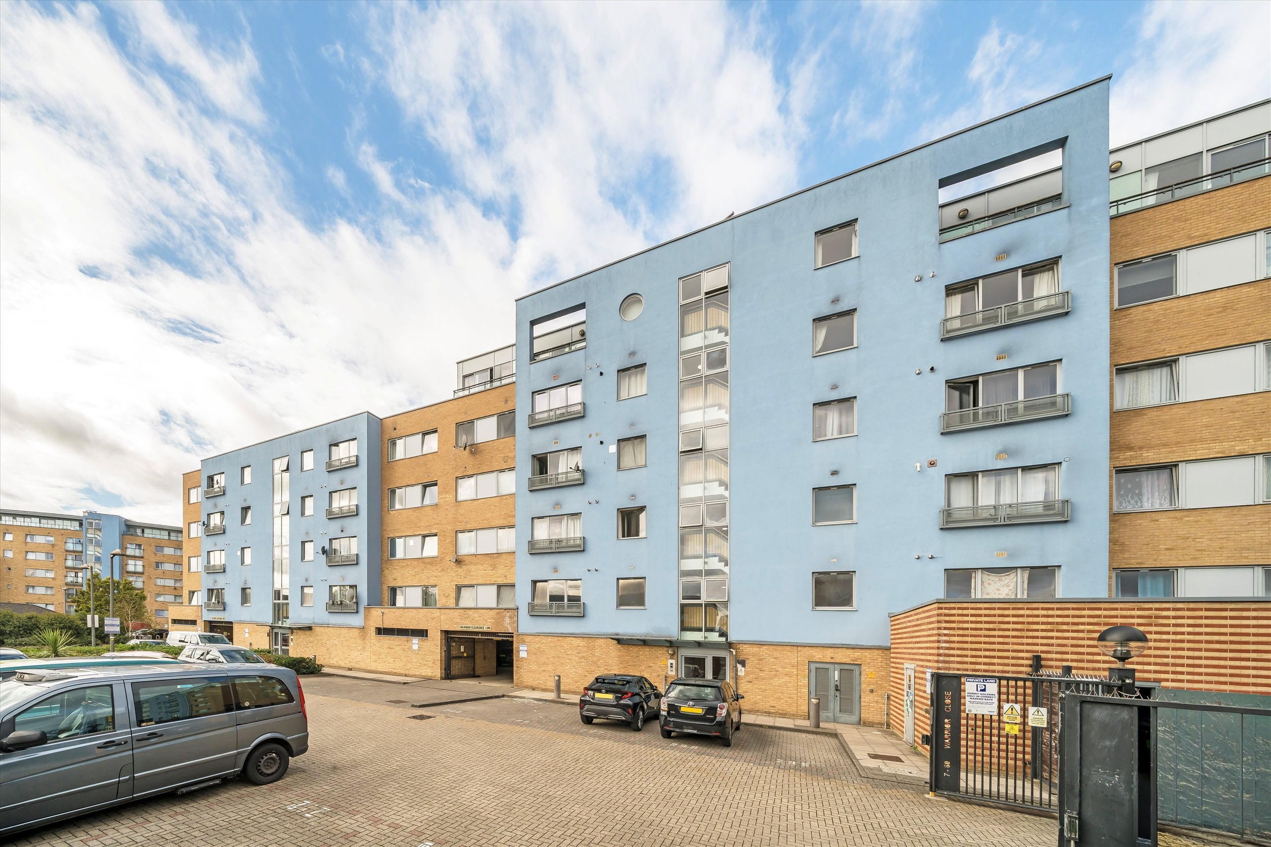 Flat Warrior Close in Greater London