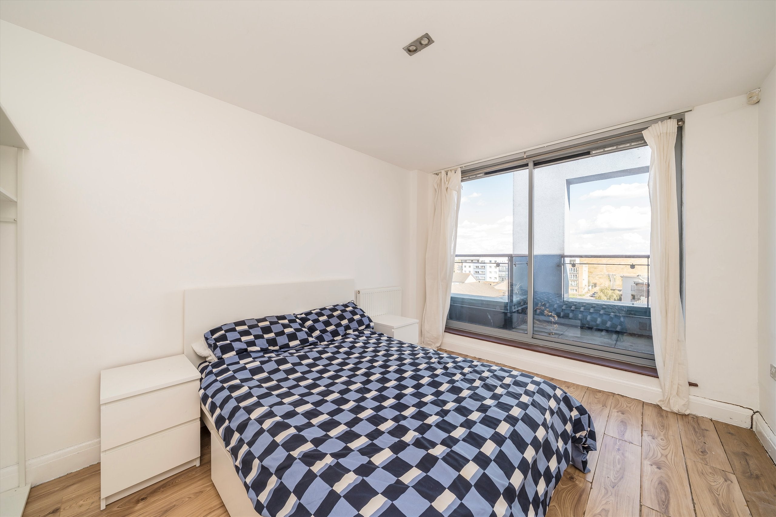 Flat Warrior Close in Greater London