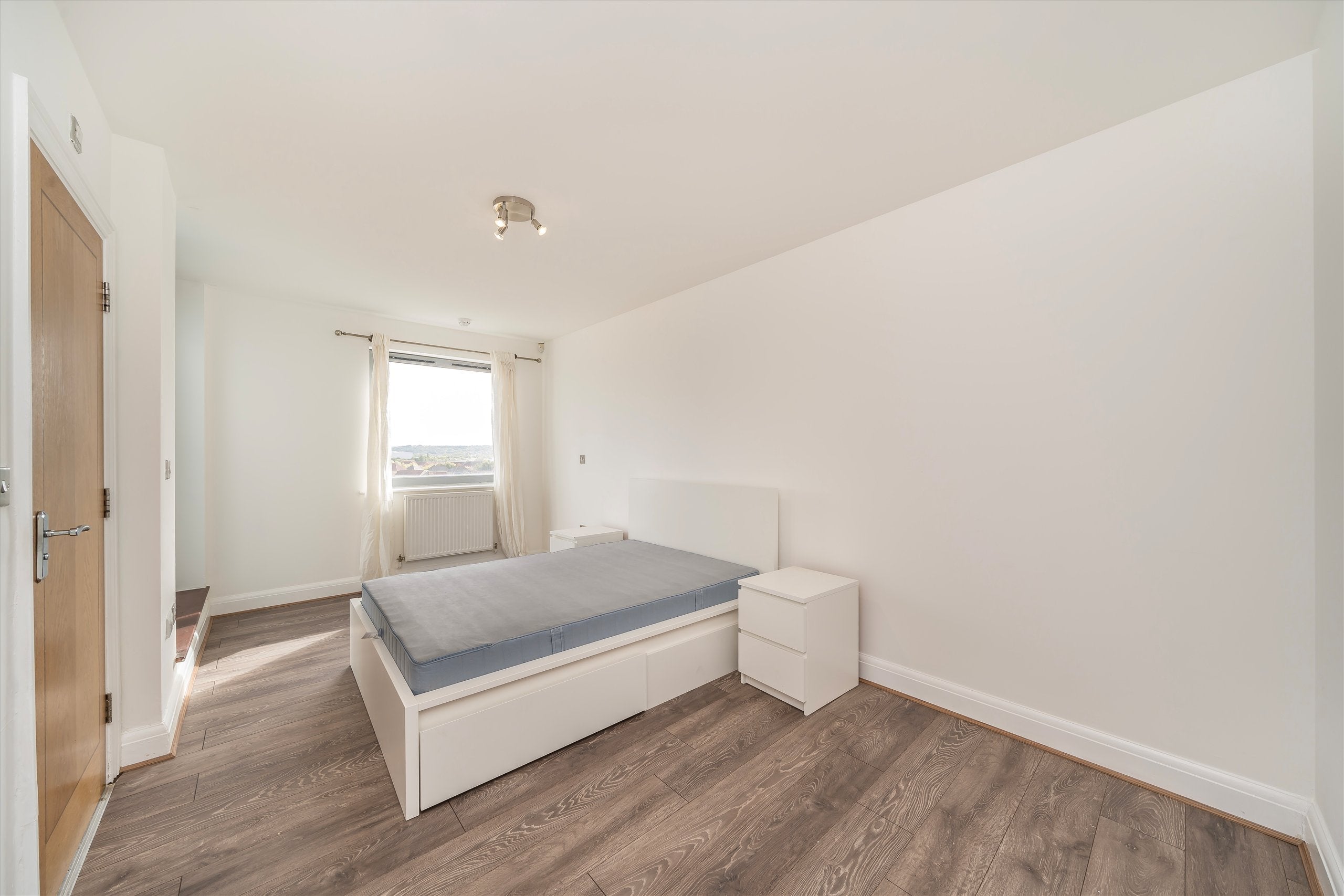 Flat Warrior Close in Greater London