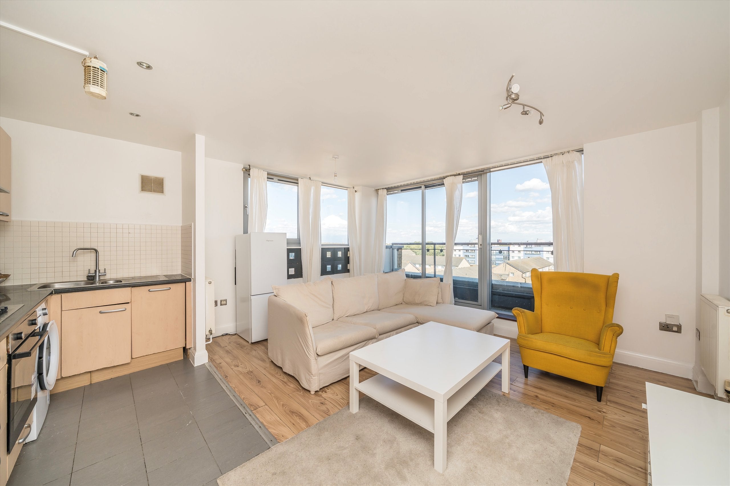 Flat Warrior Close in Greater London