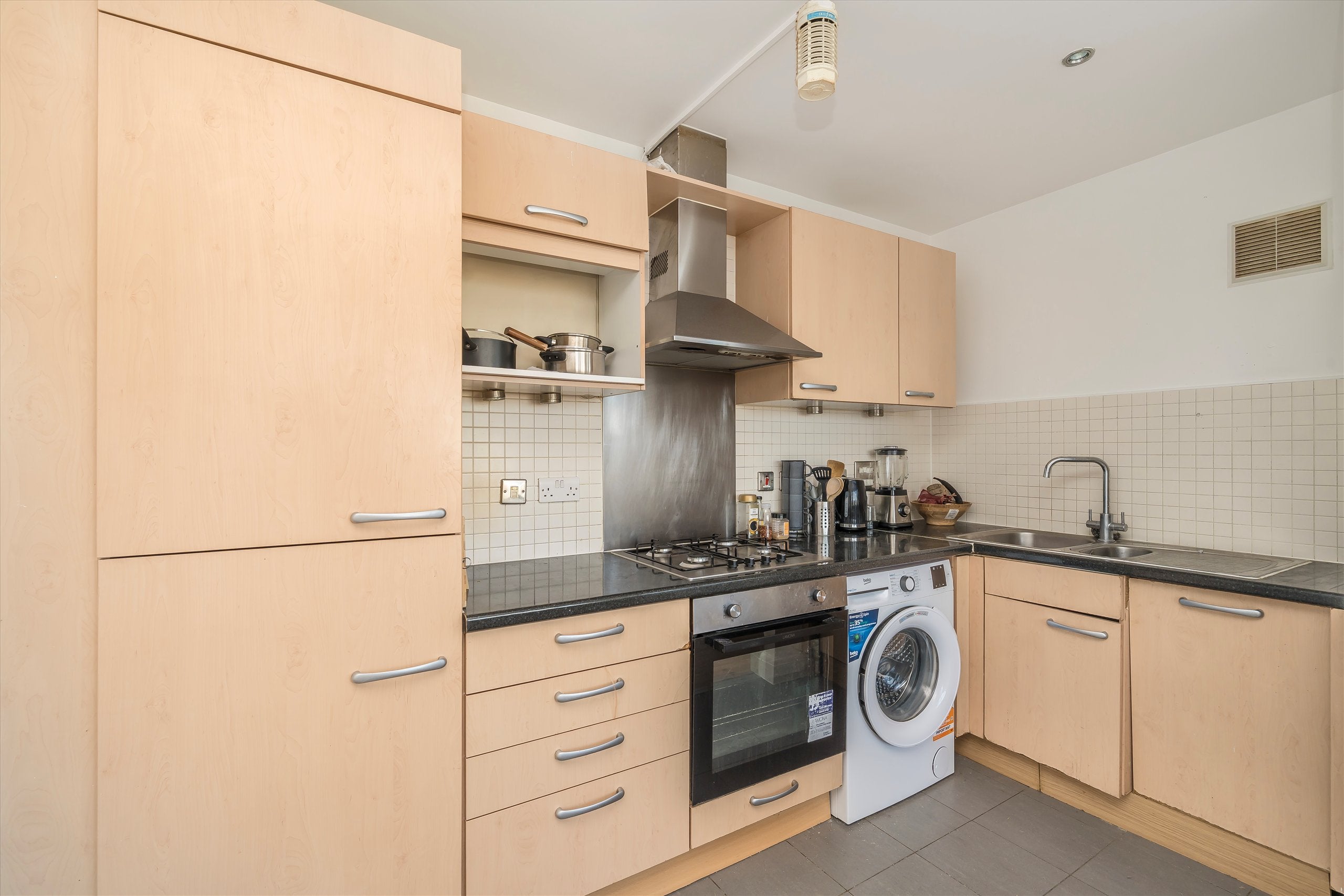 Flat Warrior Close in Greater London