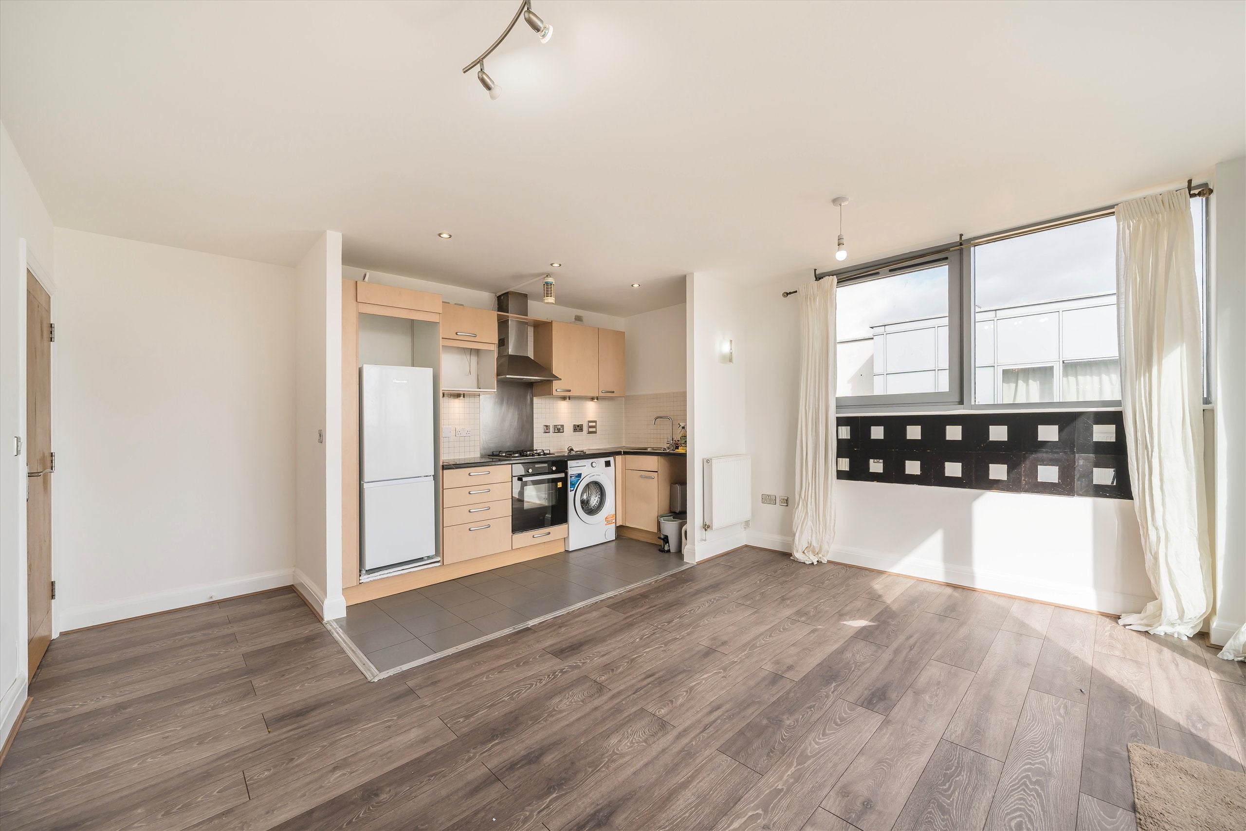 Flat Warrior Close in Greater London