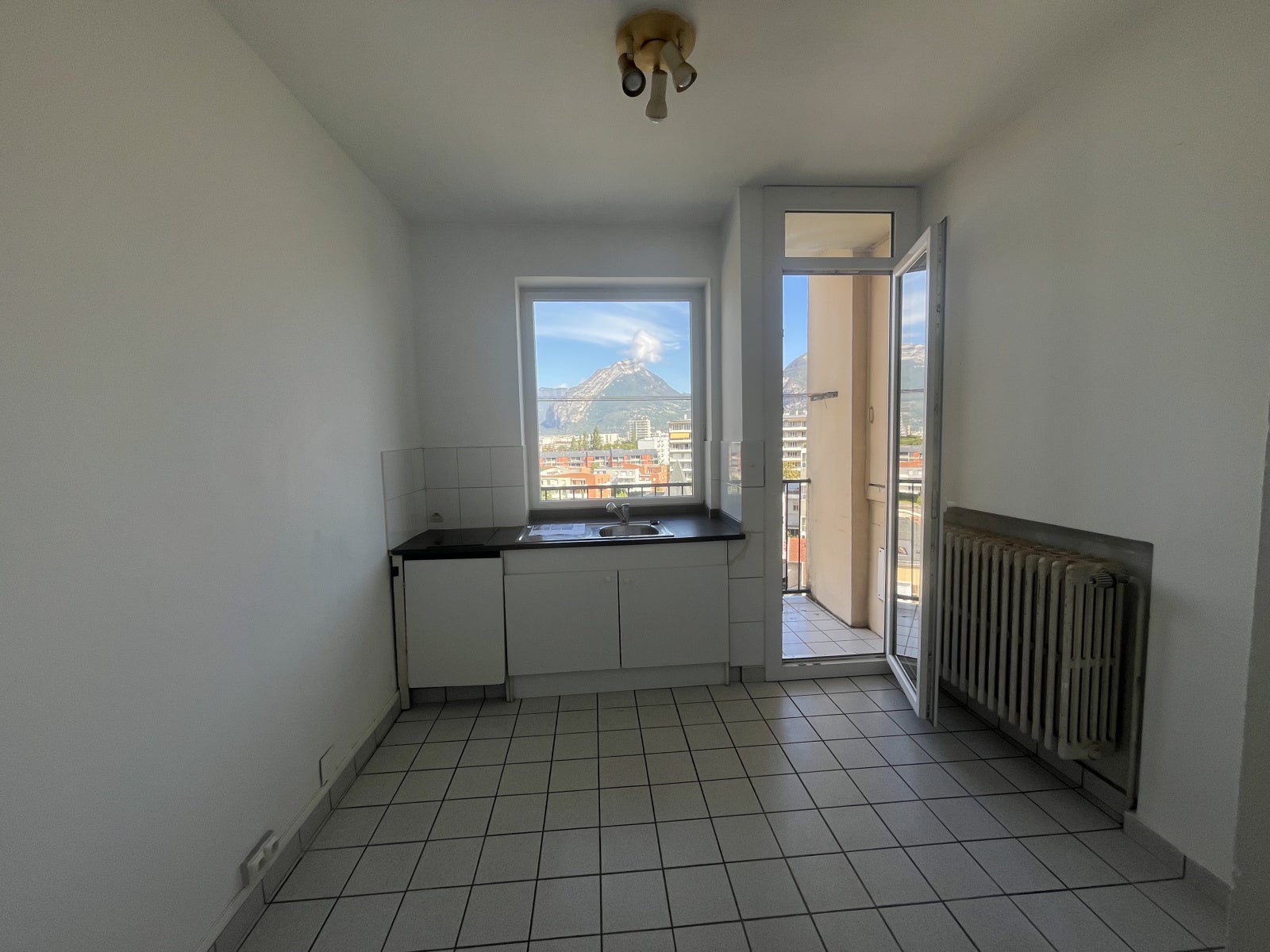 Flat Rue Louise Michel in Grenoble