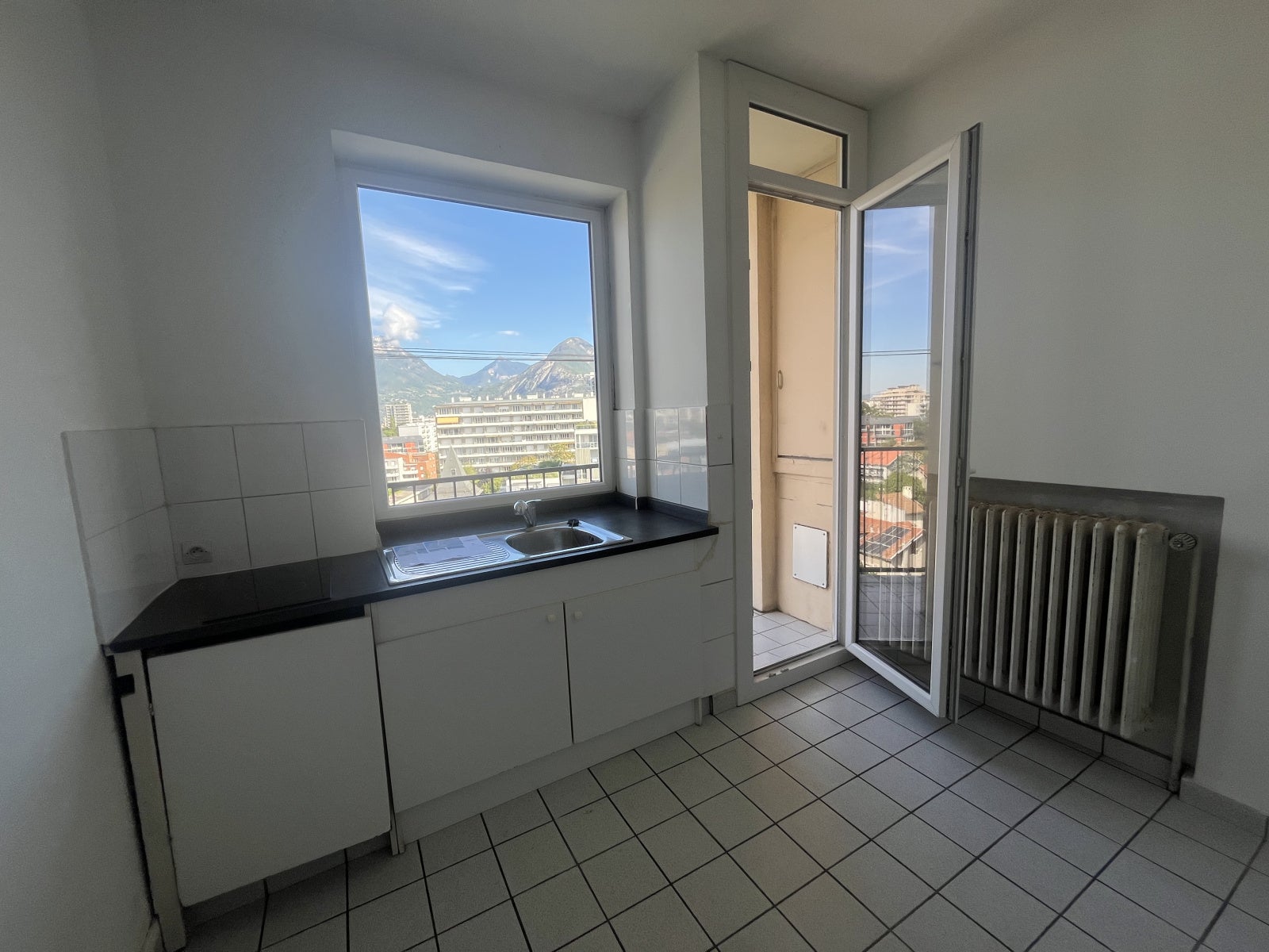 Flat Rue Louise Michel in Grenoble