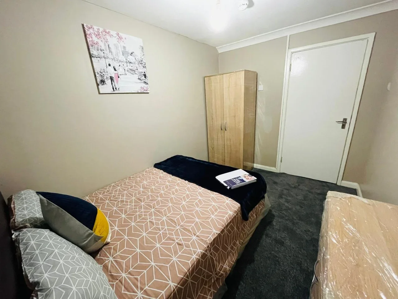 Room Dudley Road in Greater London
