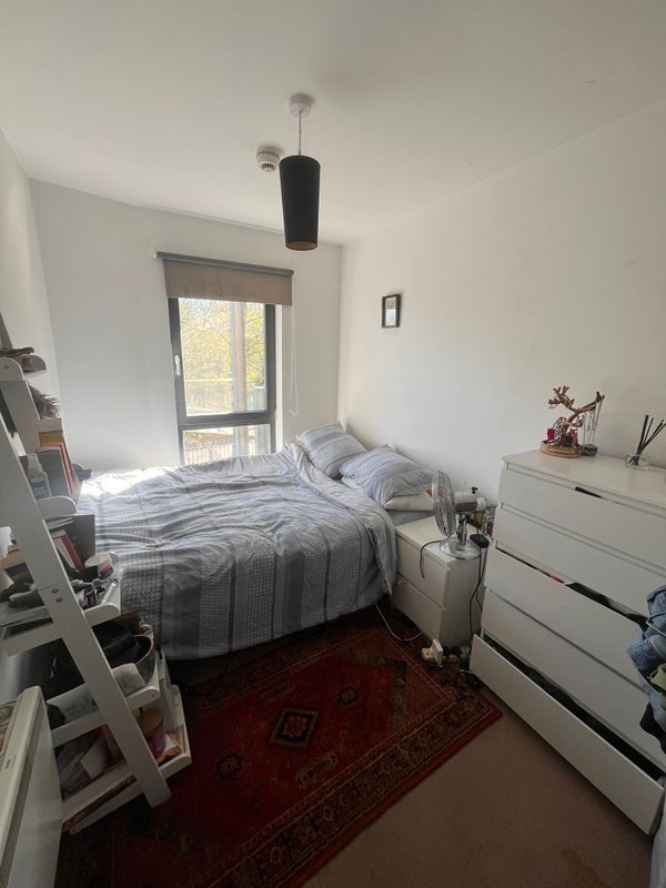 Flat Morris Court in Greater London