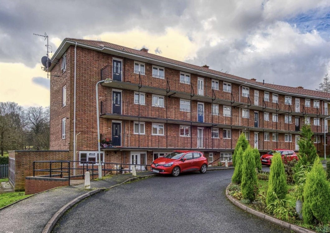 Flat Merridale Road in Wolverhampton