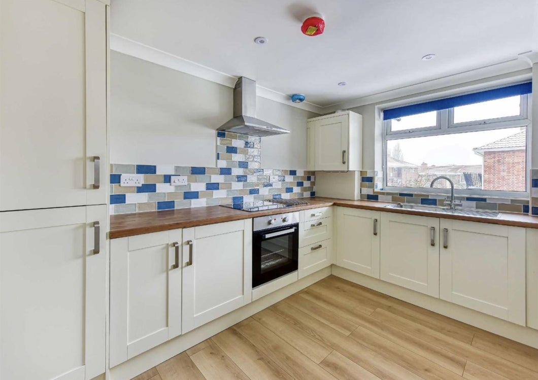 Flat Merridale Road in Wolverhampton