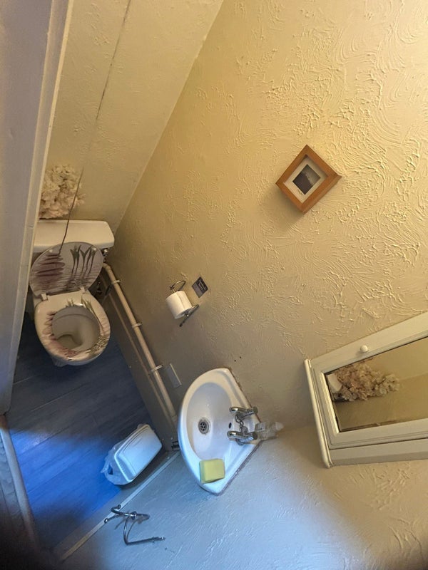 Room King Alfred Avenue in Greater London