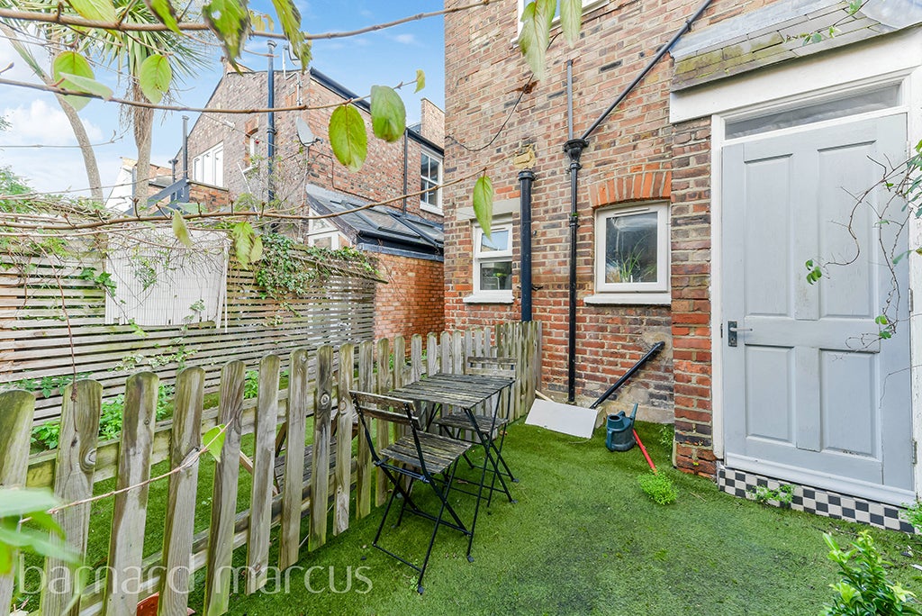Flat Adelaide Grove in Greater London