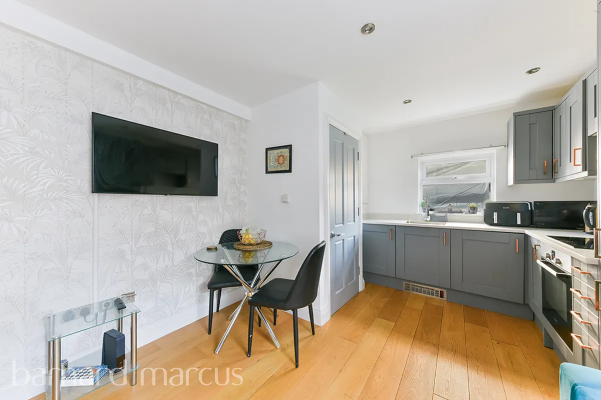 Flat Adelaide Grove in Greater London