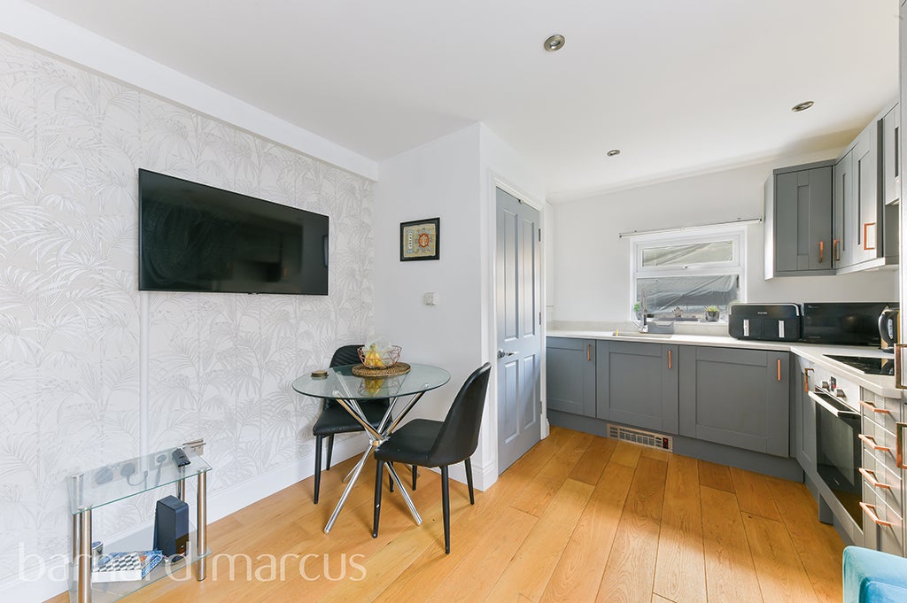 Flat Adelaide Grove in Greater London