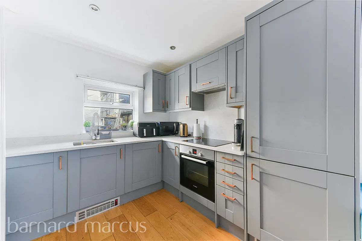 Flat Adelaide Grove in Greater London
