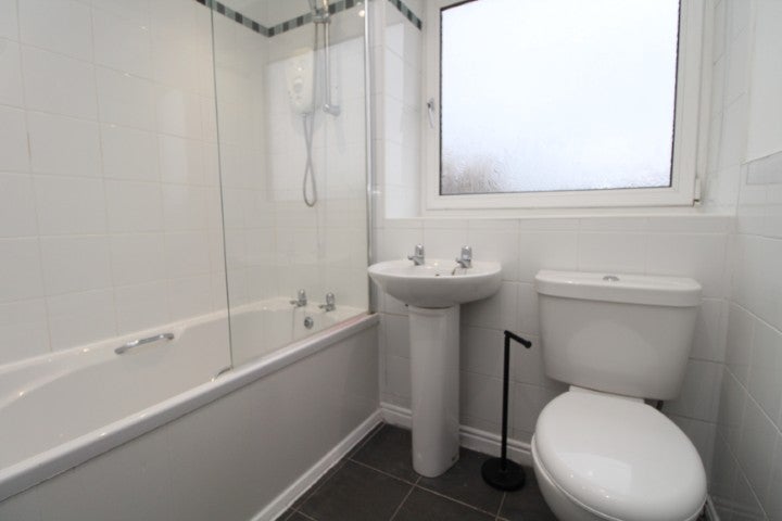 Flat Crookston Grove in Glasgow