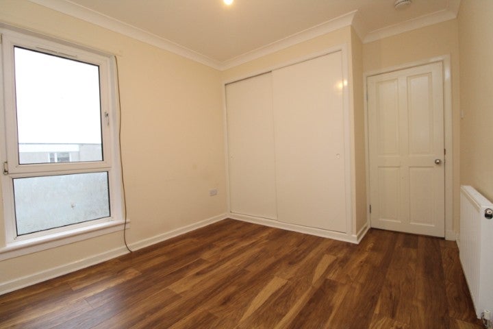 Flat Crookston Grove in Glasgow