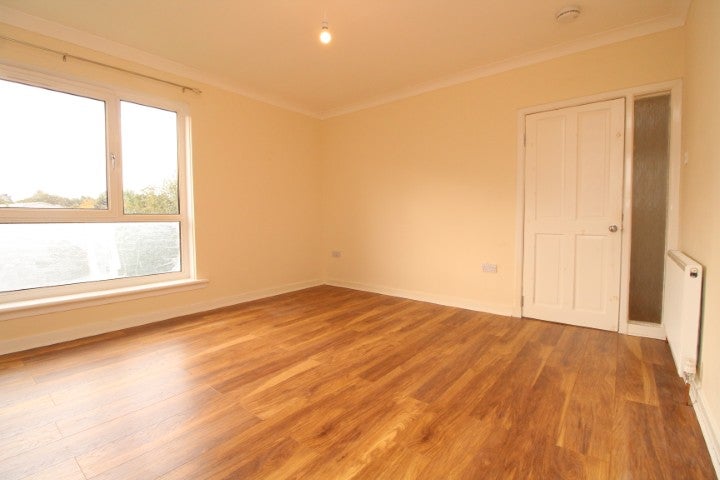 Flat Crookston Grove in Glasgow