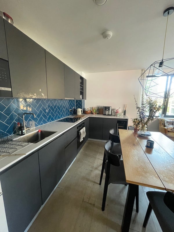 Room Cremer Street in Greater London