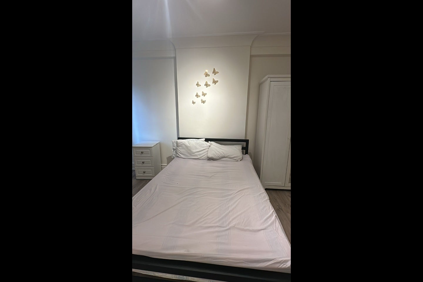 Room Hendon Way in Greater London