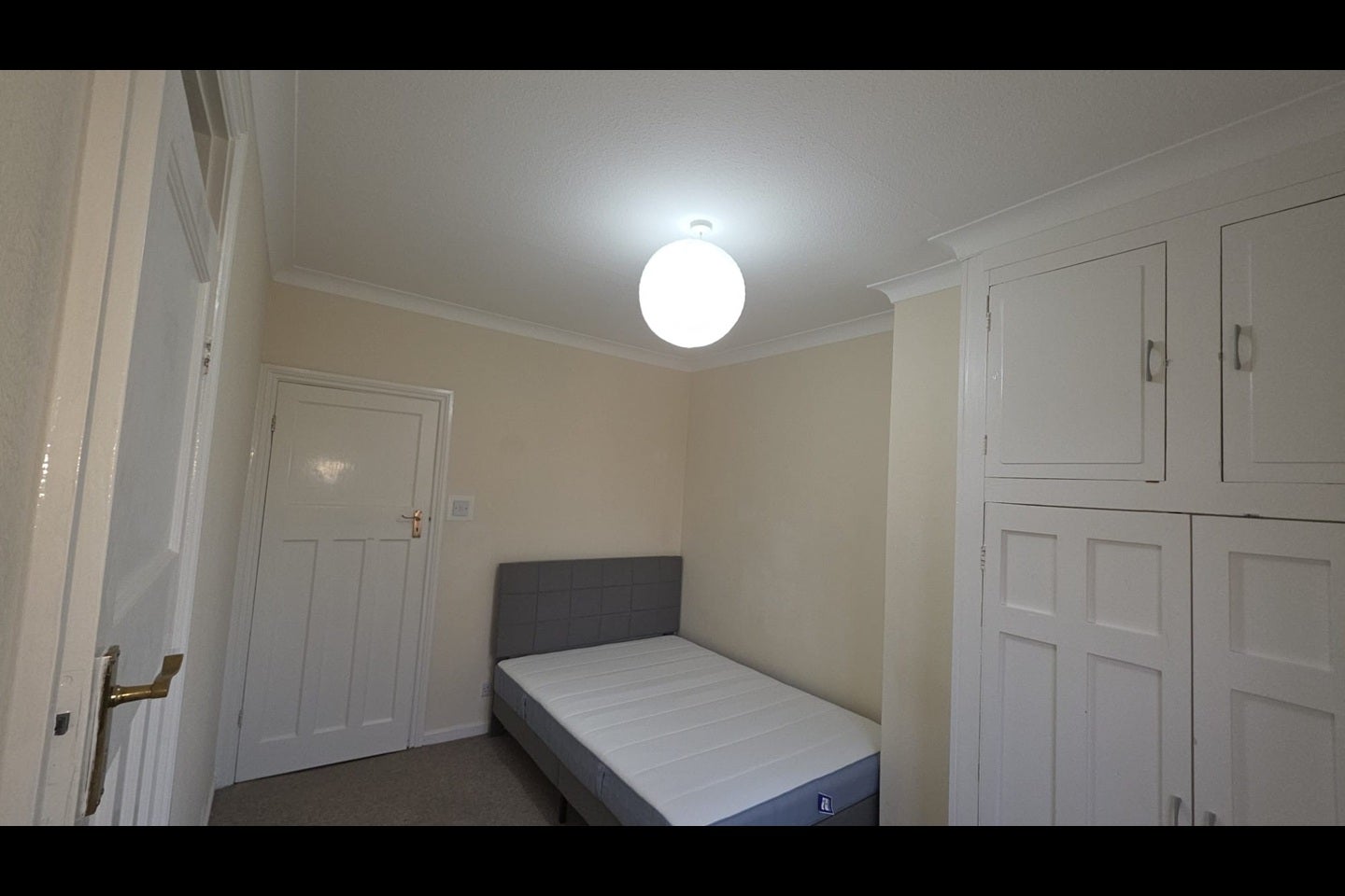 Room Clevedon Road in Nailsea