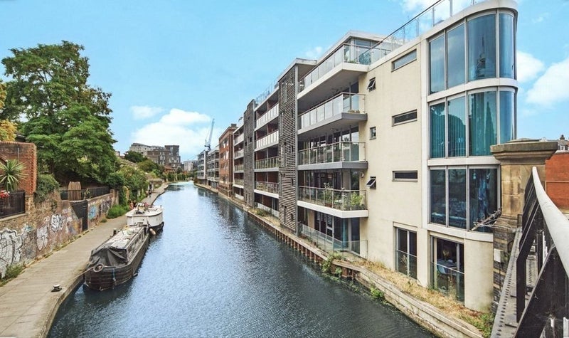 Flat St. Pancras Way in Greater London