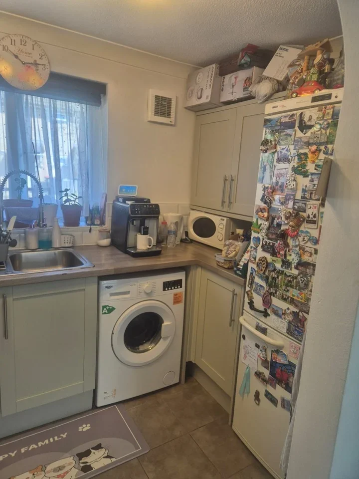 Flat Quantock Close in Crawley